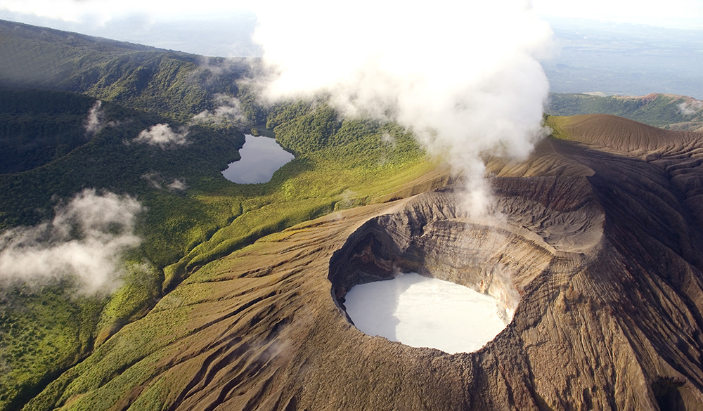 Active volcanoes of Costa Rica Image 2