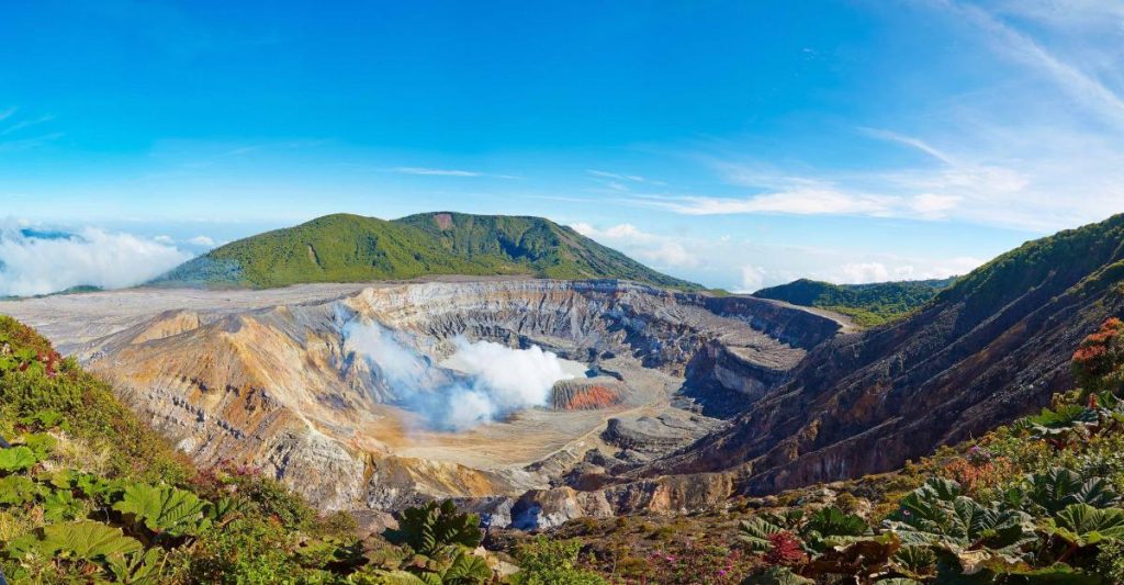Active volcanoes of Costa Rica Image 5