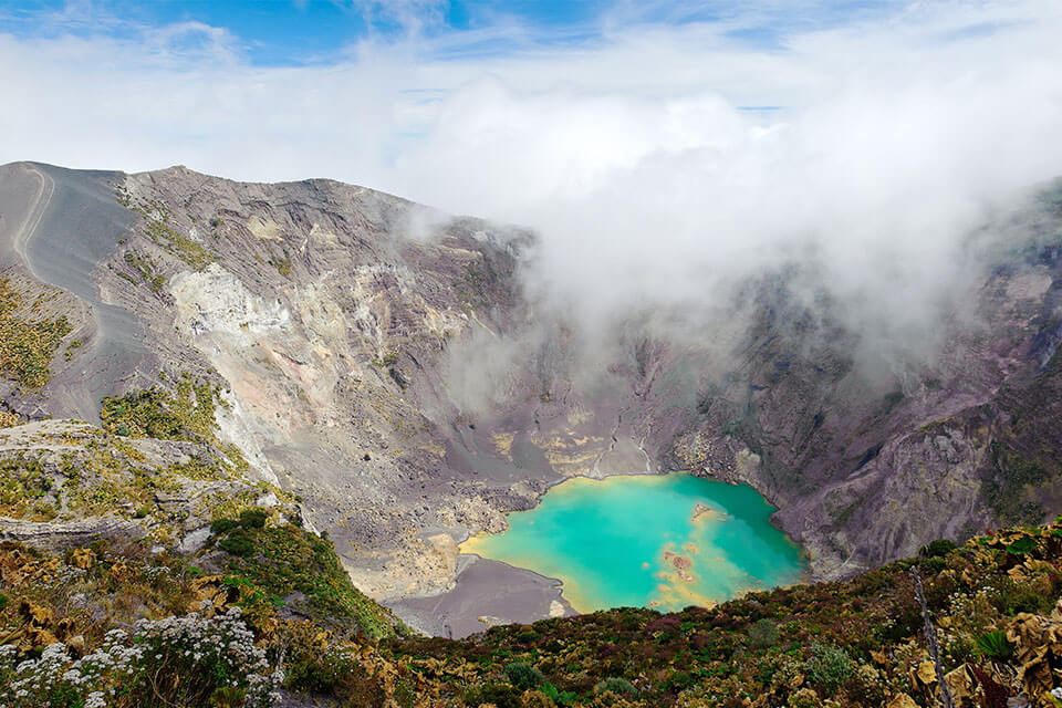 Active volcanoes of Costa Rica Image 5