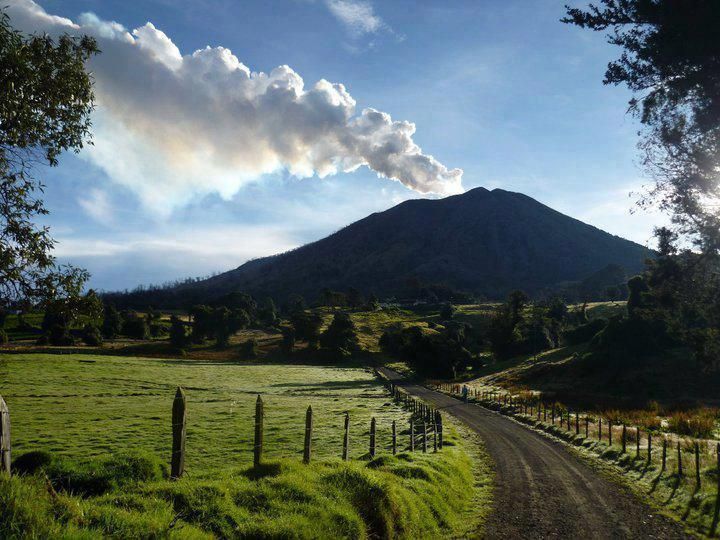 Active volcanoes of Costa Rica Image 6
