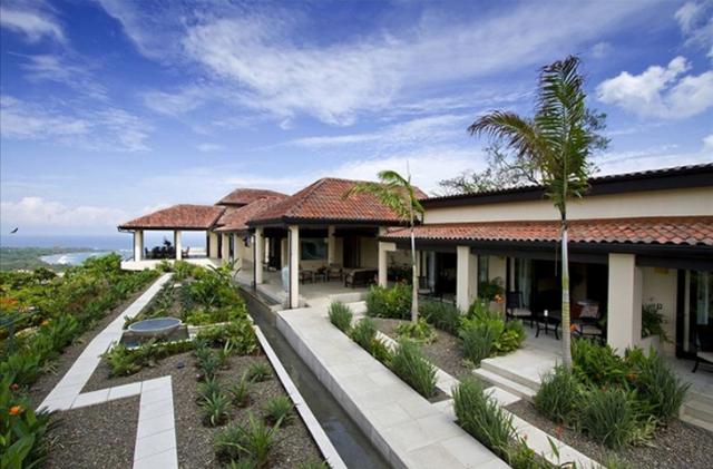 Costa Rica home overlooking the ocean