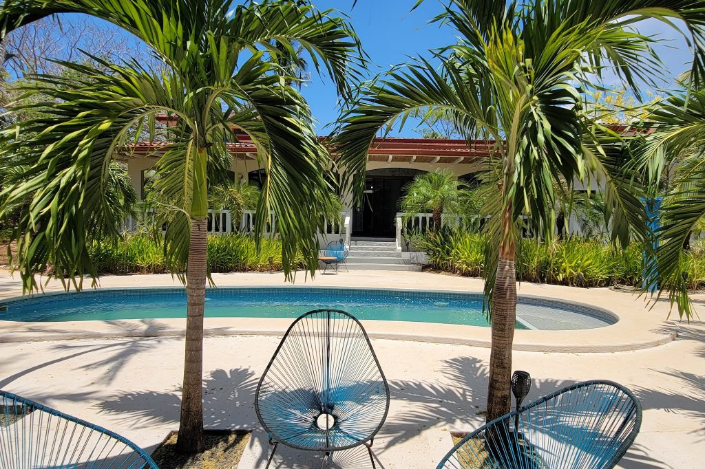Cabinas Lilou ~ Versatile 7-Suite Property with Owner’s Residence