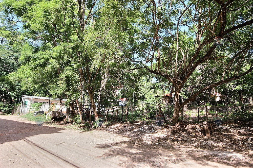 One of the last lot available in Tamarindo center — Photo 1