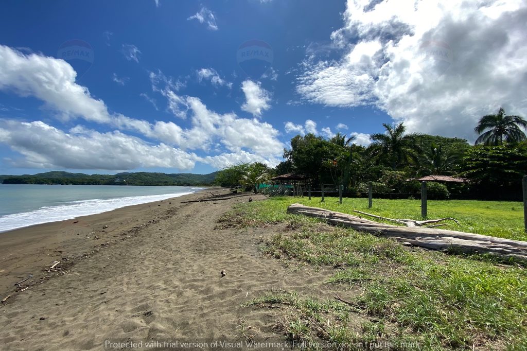 Titled Beachfront Lot for Sale in Playa Potrero — Photo 1