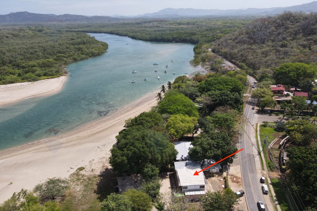 Beachfront Titled Property in Playa Tamarindo! — Photo 1