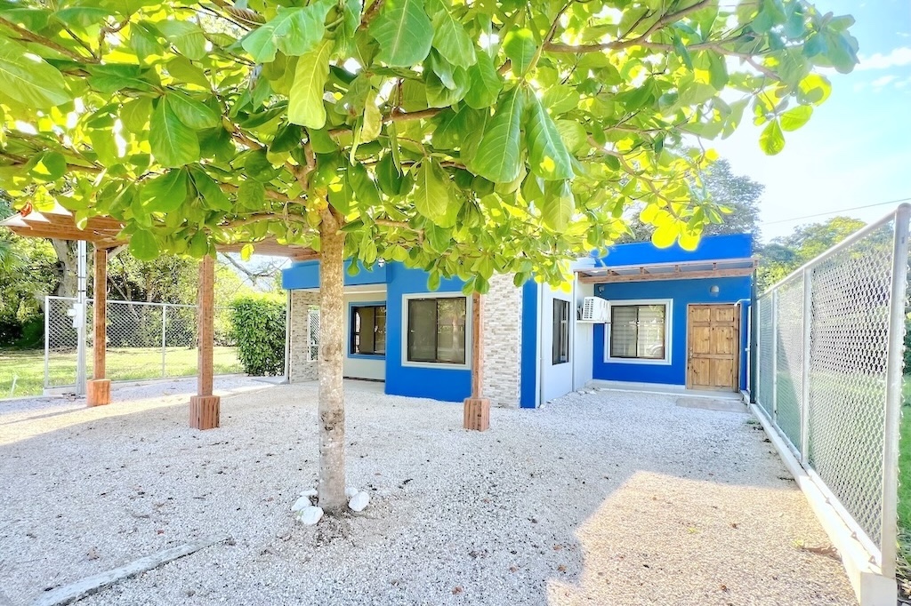 Blue House ~ Home with Private Studio Near Avellanas Beach — Photo 1