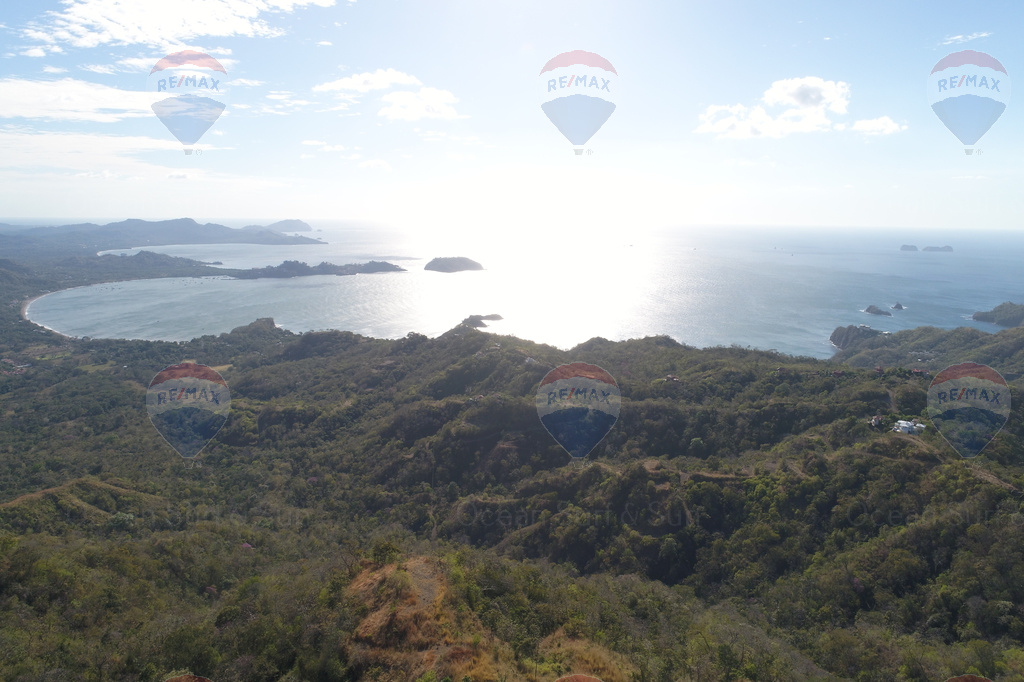 Breathtaking ocean and mountain views lot in Pacific Heights — Photo 1