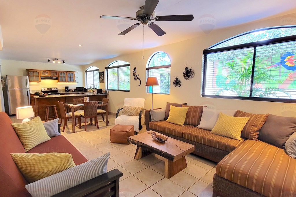 Buena Vida 4 ~ Centrally Located and Completely Remodeled — Photo 1