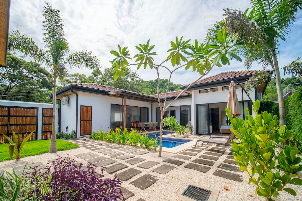Calle Uno 20 ~ Newly Built Home with Guest House Minutes From the Beach! — Photo 1