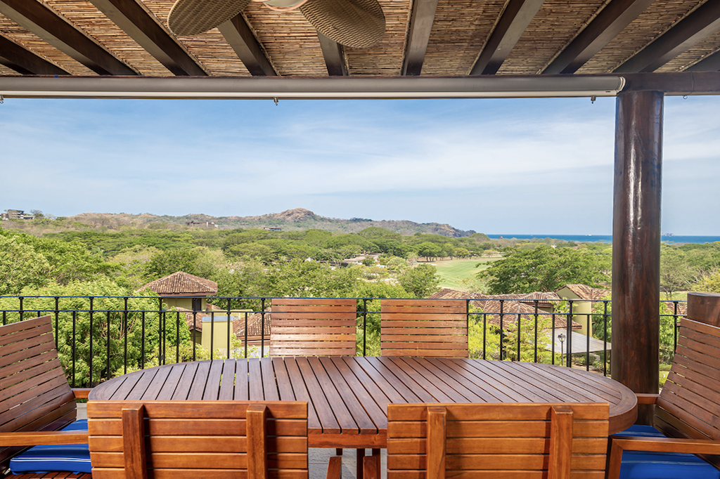 Carao T2-5 ~ Spacious Lay-out in this Ocean View Condo in Pristine Conditions — Photo 1