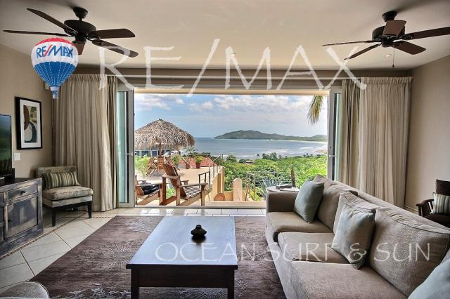 Ocean view and walking distance to the beach in Tamarindo — Photo 1