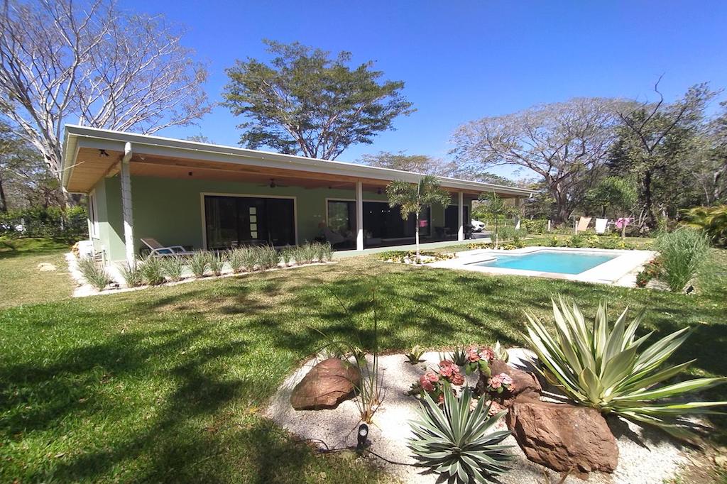 Casa Carole ~ Wonderful family home in the community of Black Stallion Hills! — Photo 1