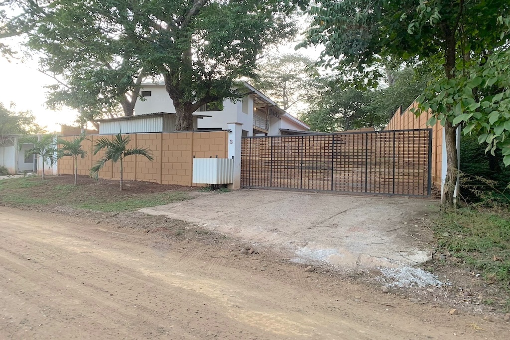 Casa Pasyflora ~ Spacious Four Bedroom Home Only Minutes to World Class Beaches