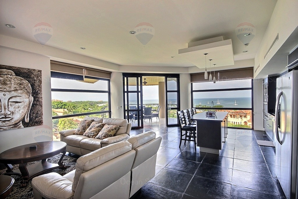 #5-3 La Perla condo ~ Amazing ocean view and within minutes to the beach and amenities — Photo 1