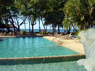 Diria hotel beachfront pool