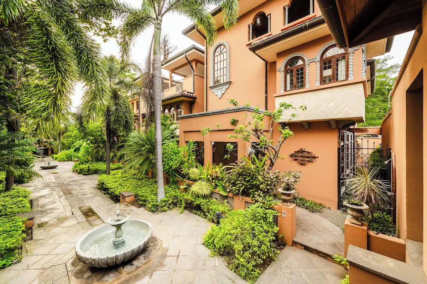 Courtyard Villas