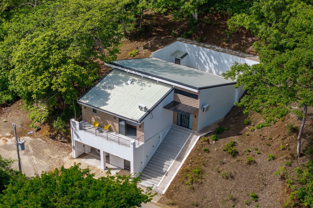 4-Bedroom Villa with Private Pool Near Tamarindo Beach