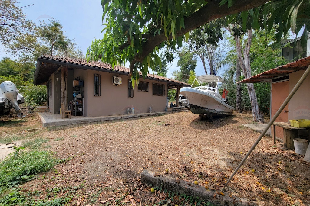 Casa del Esquina ~ Walk to the Beach in Seconds!