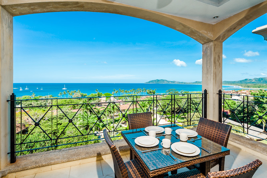 Diria Penthouse condo with Jacuzzi – Ocean Views — Photo 1