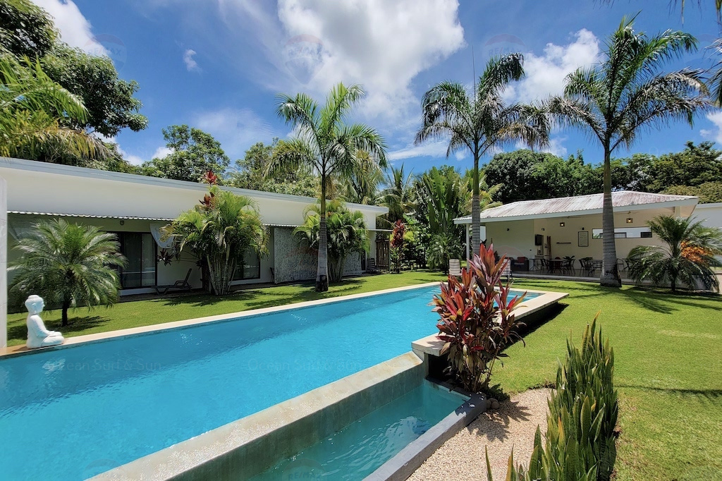 Seahorse B&B ~ Stunning Bed and Breakfast in Pristine Condition