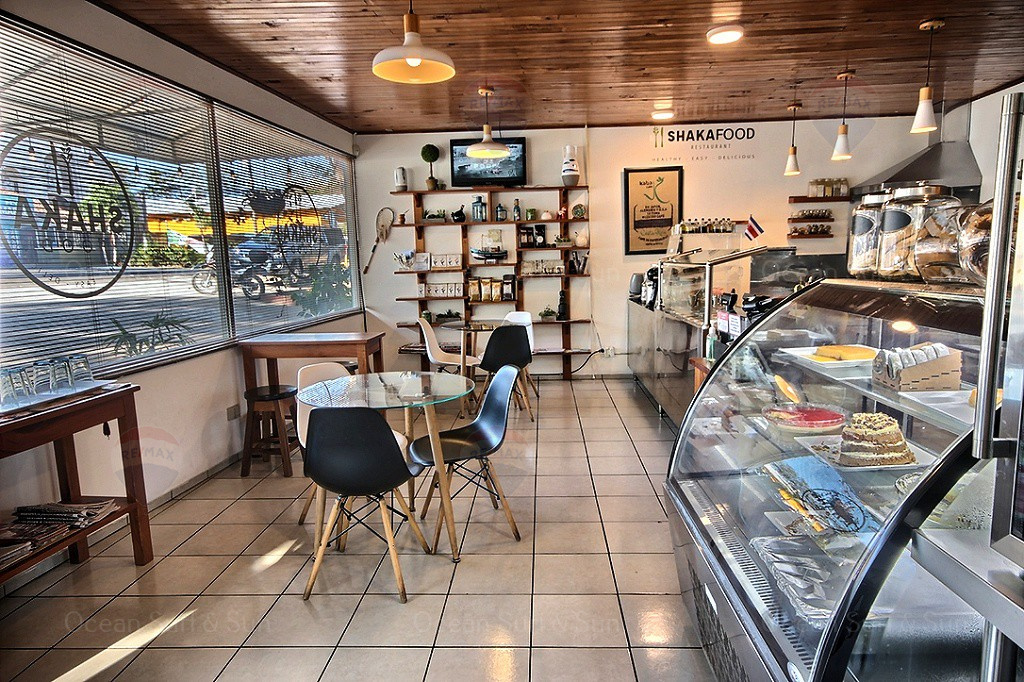 Excellent location, local restaurant for sale in Tamarindo!
